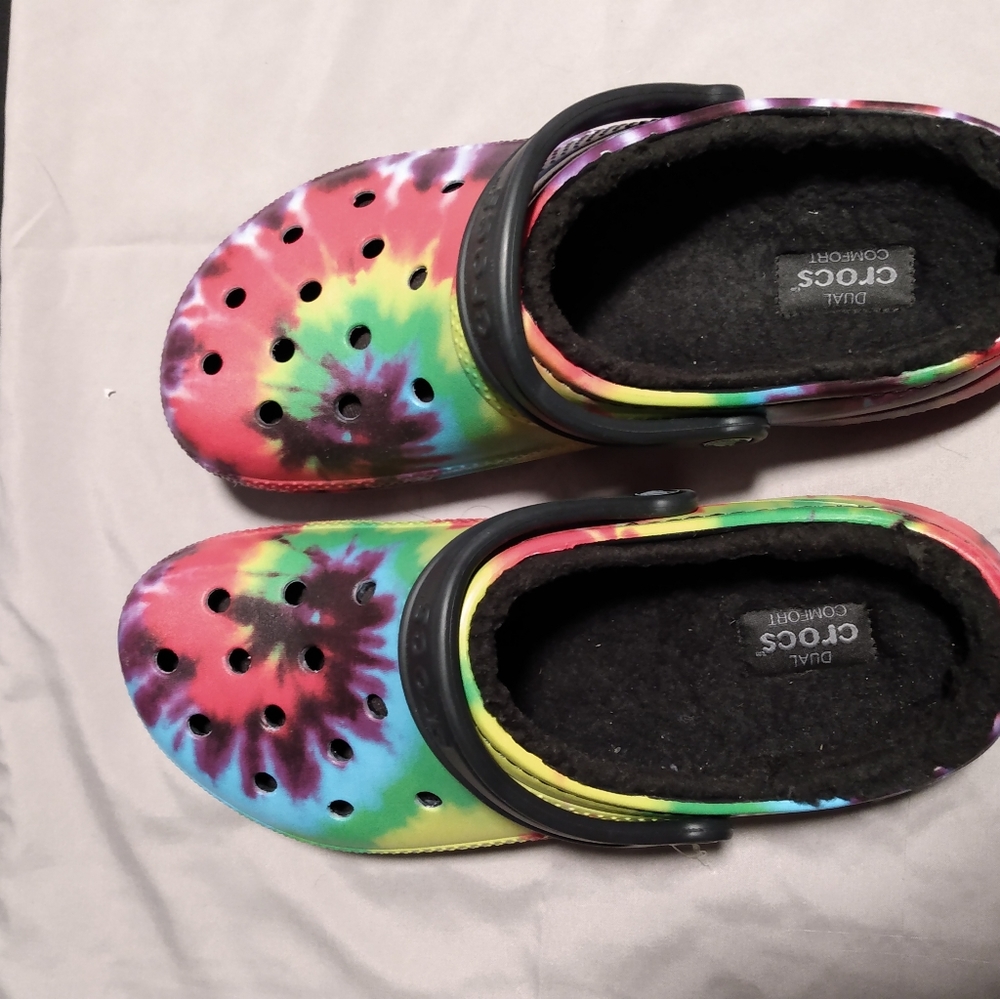 Crocs fuzz tie die w11 m9